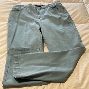 Gloria Vanderbilt Amanda jeans  Light Blue. Size 18